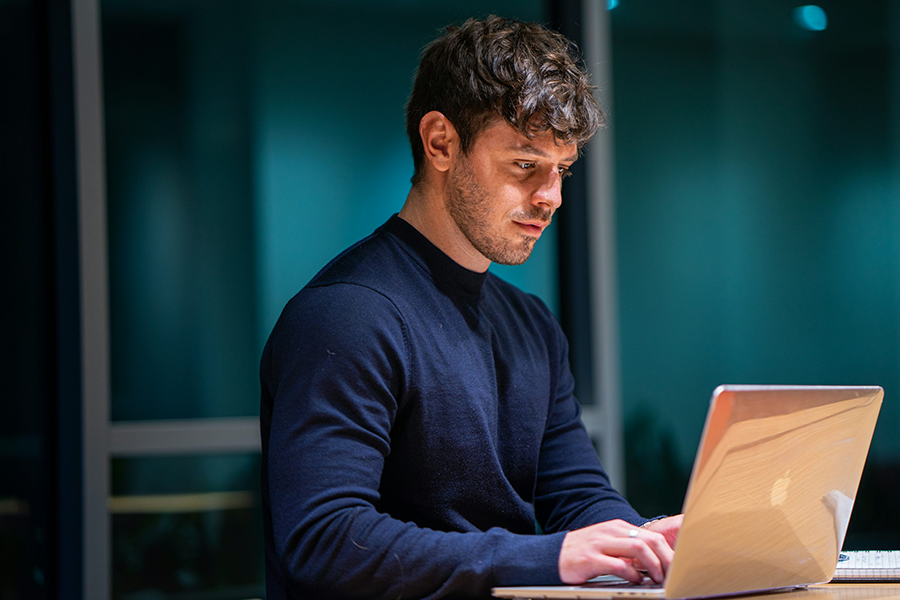 بهترین نرم‌افزار وبینار برای وبینارهای 1000 نفره